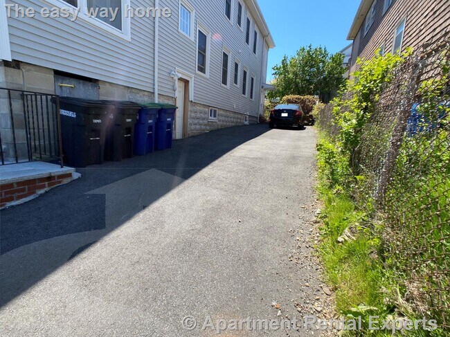 Building Photo - 80 Ten Hills Rd