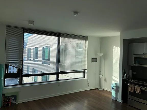 Building Photo - 400 Clementina St