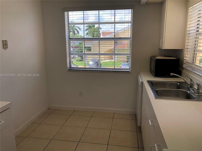 Building Photo - 2268 SE 27th Dr