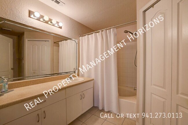 Building Photo - 4174 Central Sarasota Pkwy