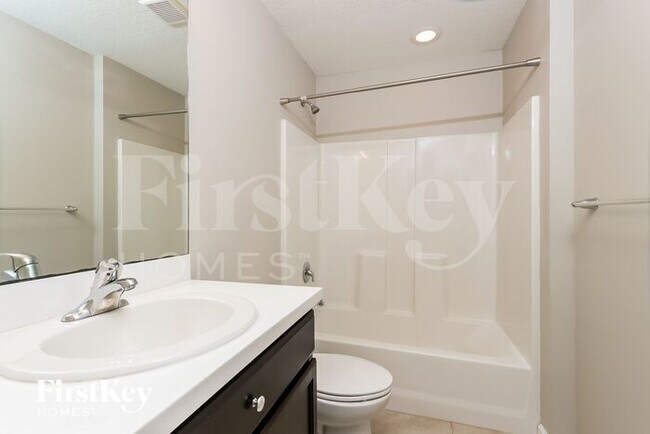 Building Photo - 1265 SW Century Ave