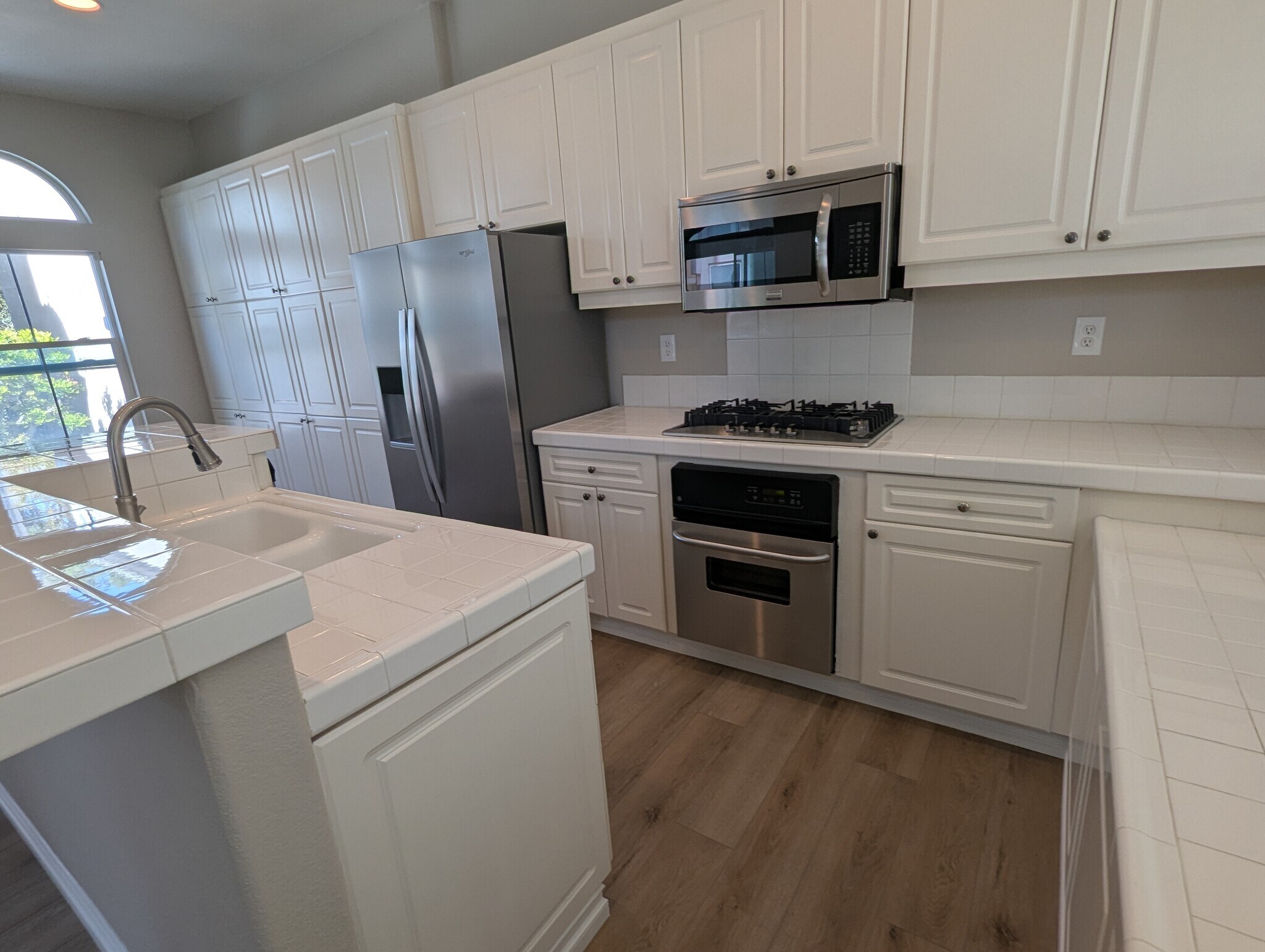 Building Photo - 211 Montana del Lago Dr