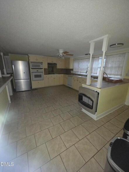 Building Photo - 408 W I St