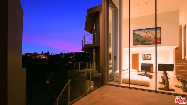 Building Photo - 9400 Readcrest Dr