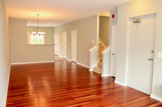 Building Photo - 625 Raphael Place