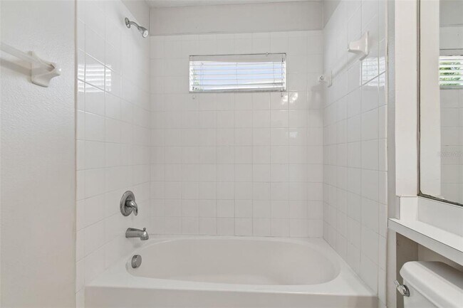 Building Photo - 2222 Roanoke Springs Dr