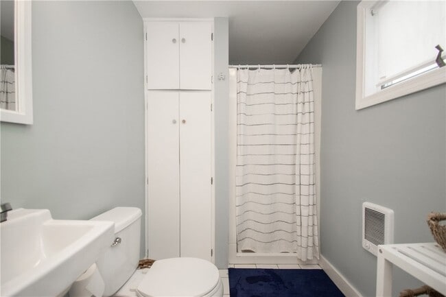 Building Photo - 33 Slocum St