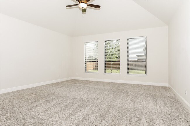 Building Photo - 30627 S Creek Way