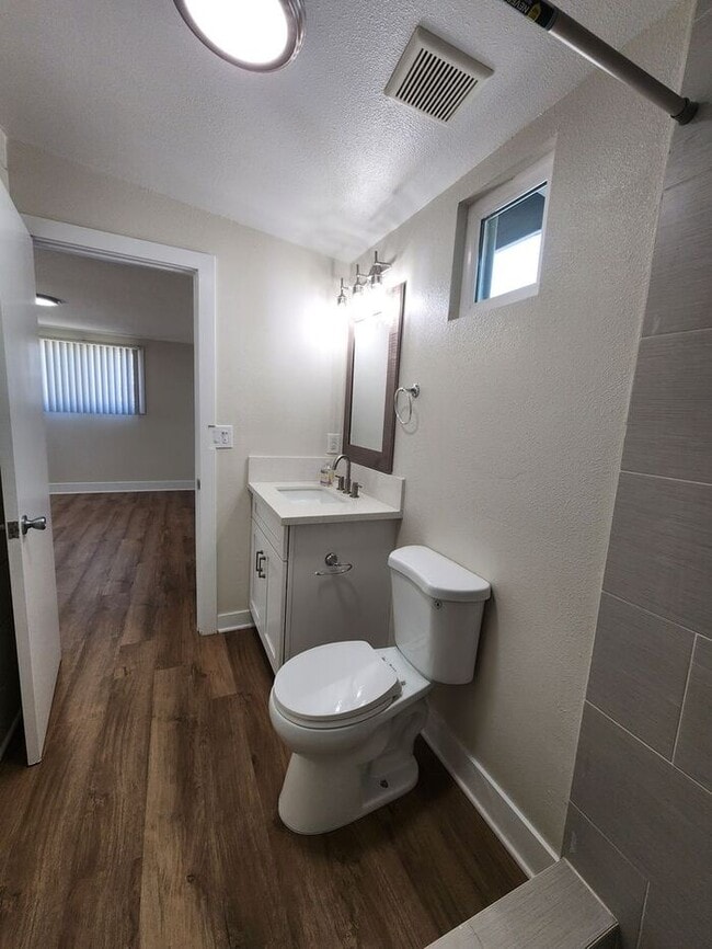 Building Photo - ** RENT READY ** Back Private Studio with ...
