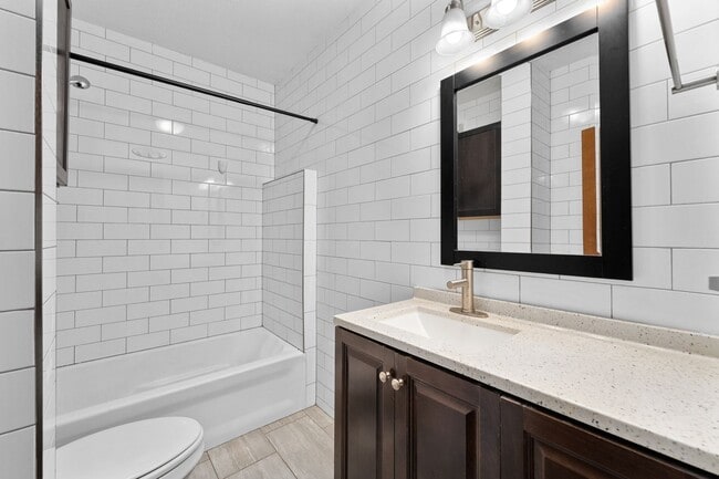 Building Photo - 568 W Main St