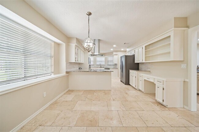 Building Photo - 135 Towering Pines Dr