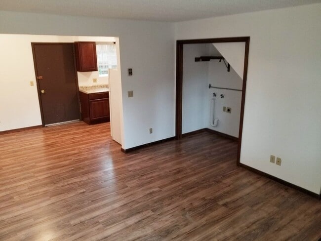 Building Photo - $100 OFF 1st Month! Updated 2 Bed, 1 Bath Townhouse next to NAU!! Students & Sm. Pets OK !! Avail...