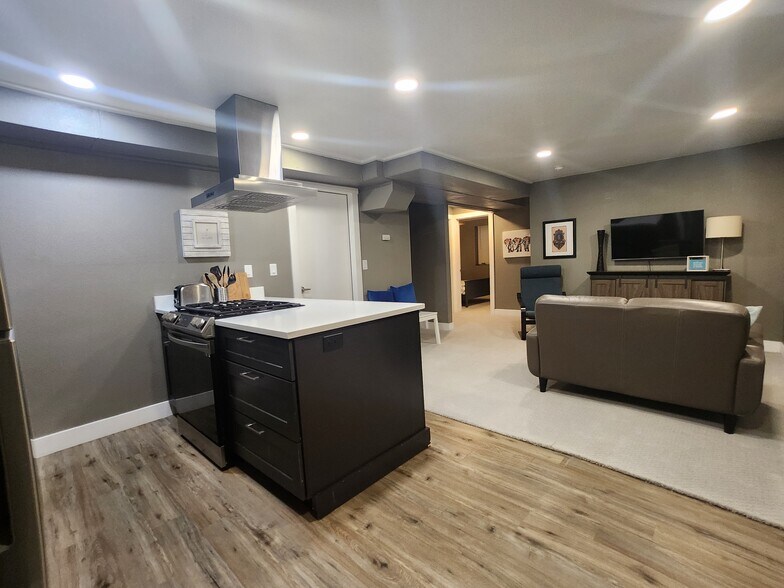 Building Photo - 1741 E 105th Pl