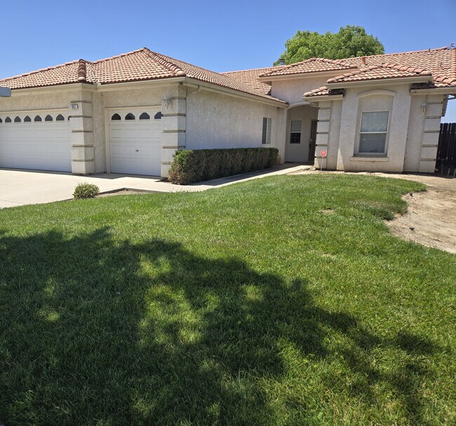 Primary Photo - 561 Bluejay Ave