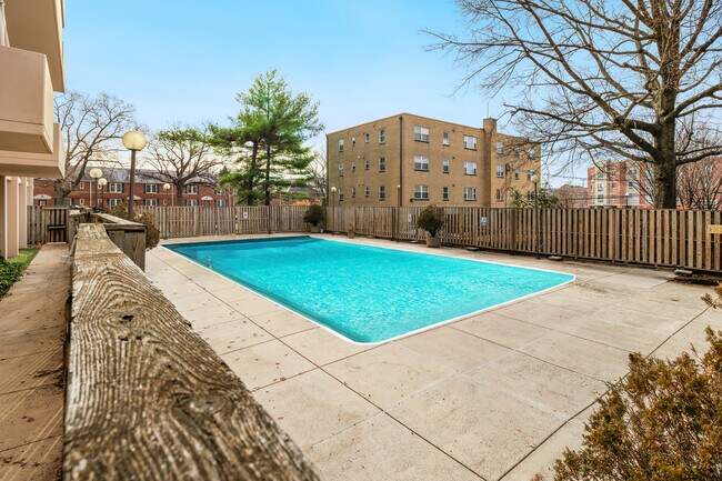 Building Photo - 4141 N Henderson Rd