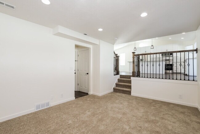 Building Photo - 4732 Helenic Ln