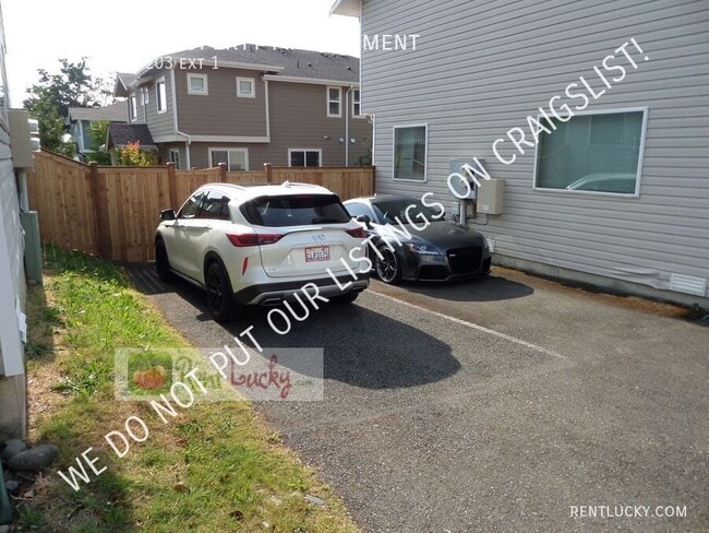 Building Photo - 1512 S Puget Dr