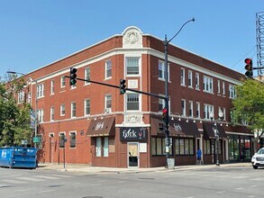 Building Photo - 2306 W Wilson Ave