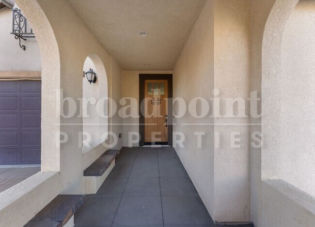 Building Photo - 1672 N Las Flores Dr