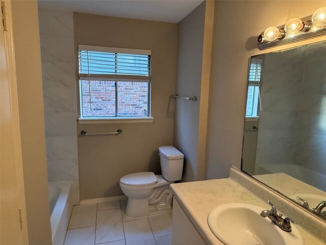 Building Photo - 11735 N Willowdale Cir