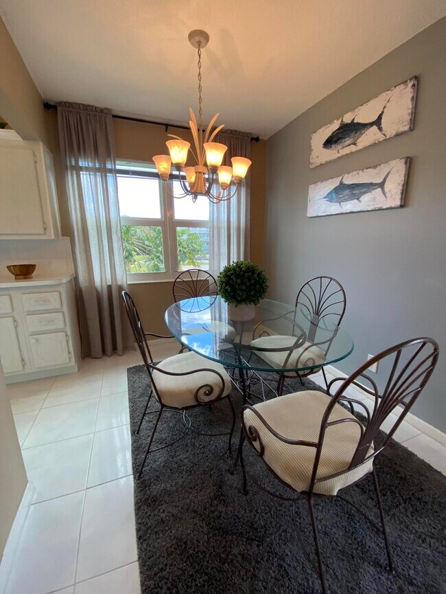 Building Photo - 72 Newport D