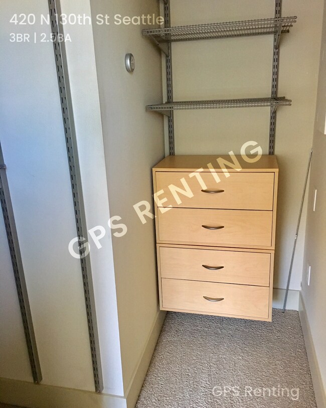Building Photo - 420 N 130th St