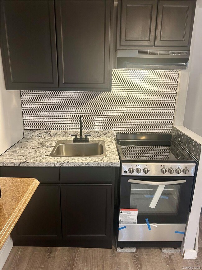 Building Photo - 85 E Valley Stream Blvd