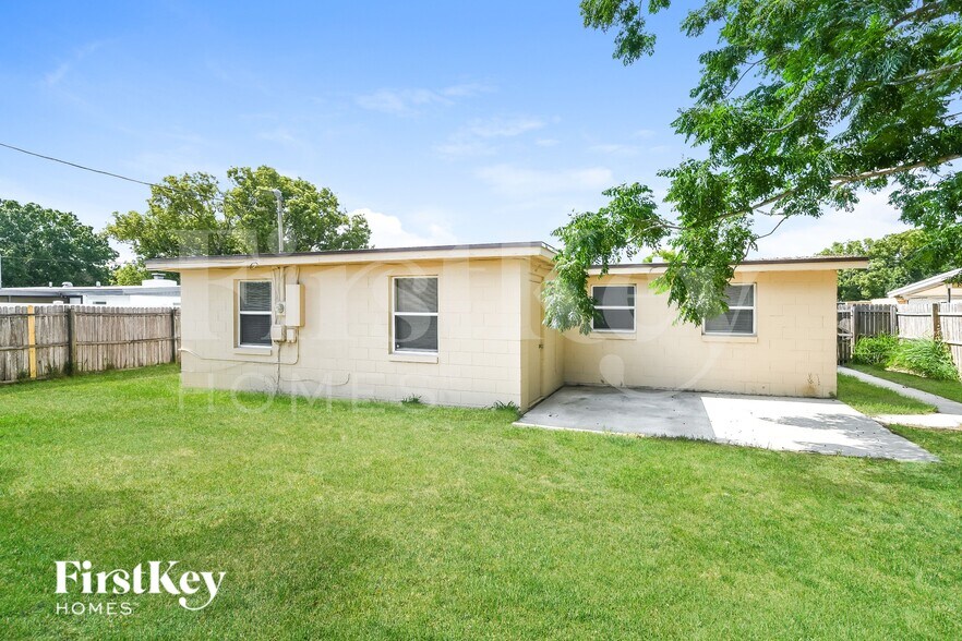 Building Photo - 493 Notre Dame Dr