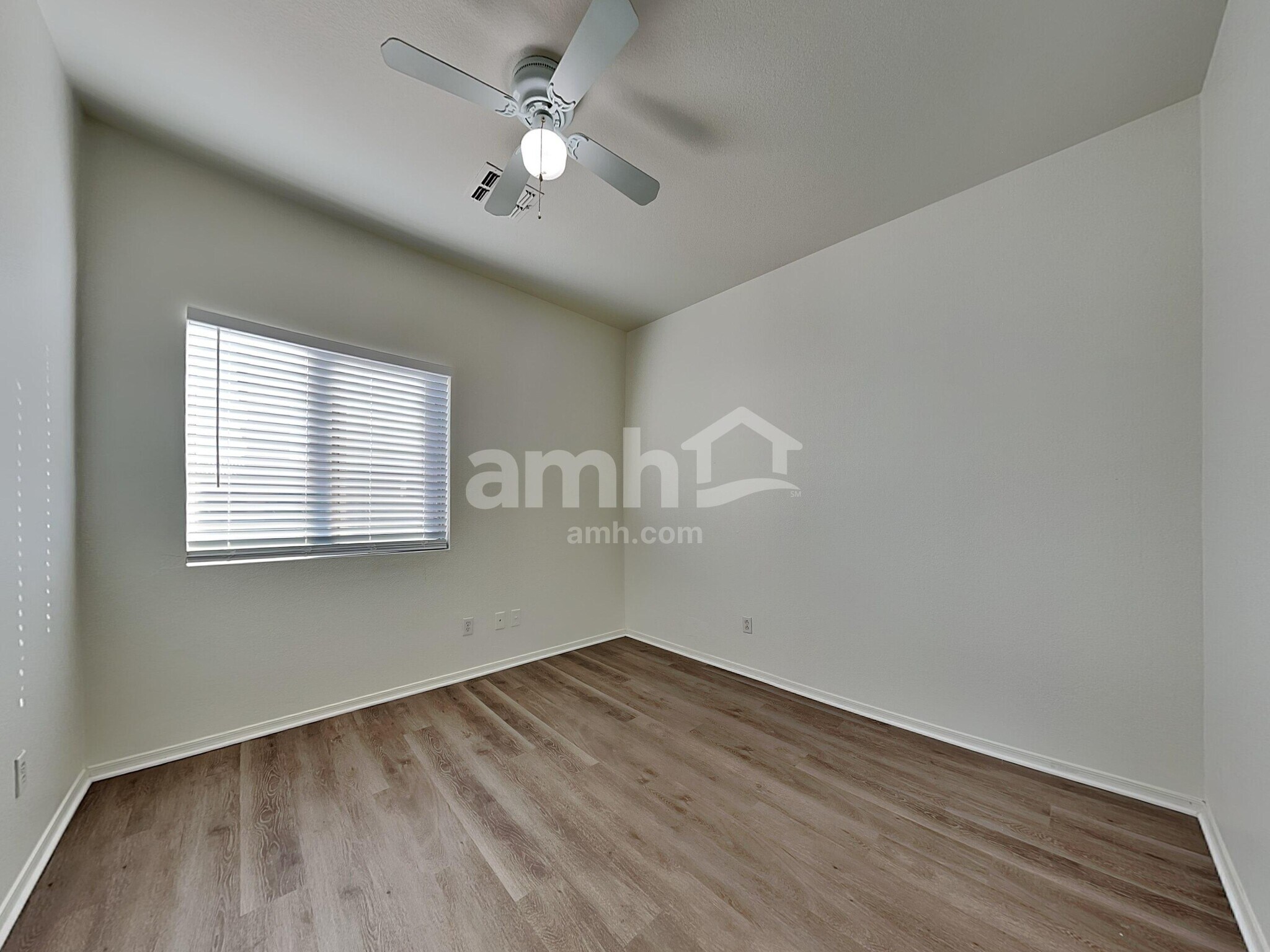 Building Photo - 2541 E La Costa Dr