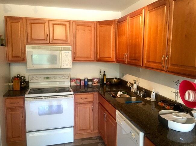 Building Photo - 5445 N Sheridan Rd