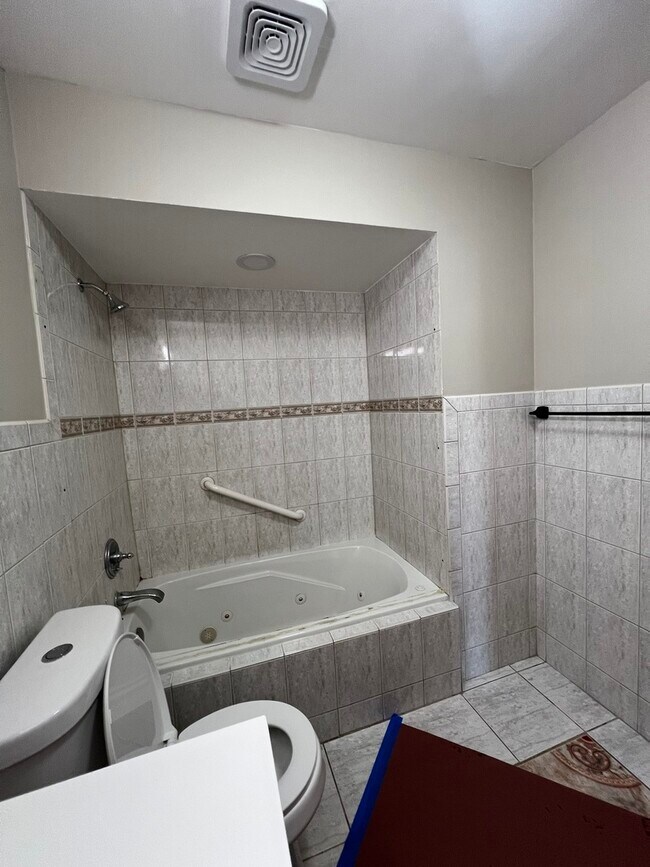 Building Photo - 530 N Arizona Ave