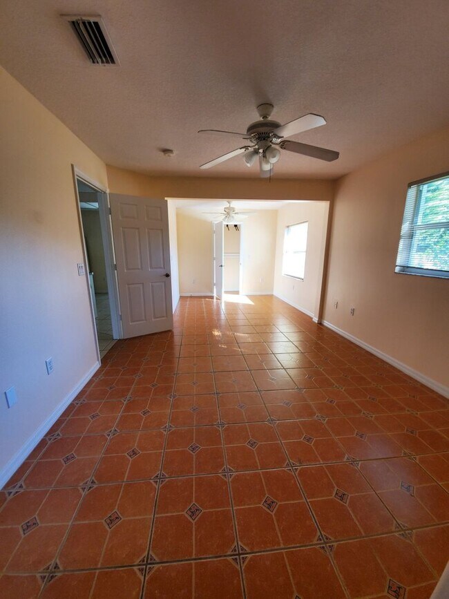 Building Photo - Venice, FL 3BR/2BA/2CG Single Family Home