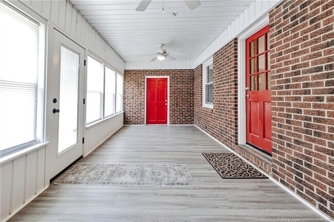 Building Photo - 329 Eddies Ln