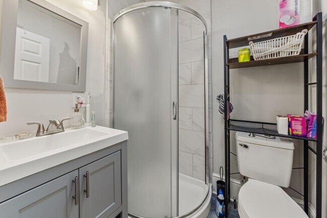 Building Photo - 4 bedroom in Chicago IL 60622