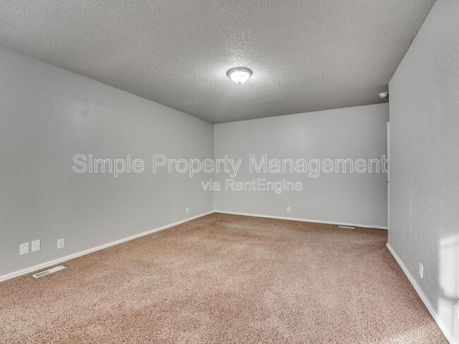 Building Photo - 101 E Platt Dr