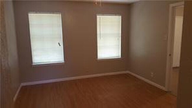 Building Photo - 507 Algerita Dr