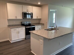 Building Photo - 129 Kings Acre Ct