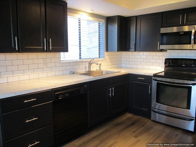 Building Photo - 2 Bedroom, 2 bathroom Northview Terrace Co...