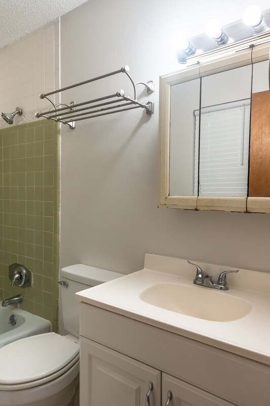 Building Photo - 1409 Lehigh Dr
