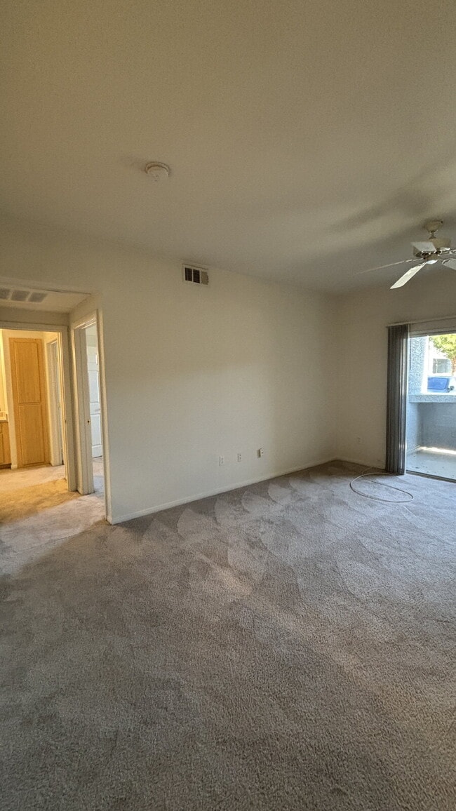 Building Photo - First-floor 1-bedroom condo available for immediate move-in.