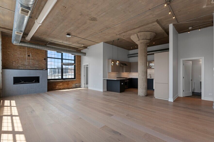 Building Photo - 17 N Loomis St