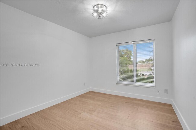 Building Photo - 10440 SW 126th Ave