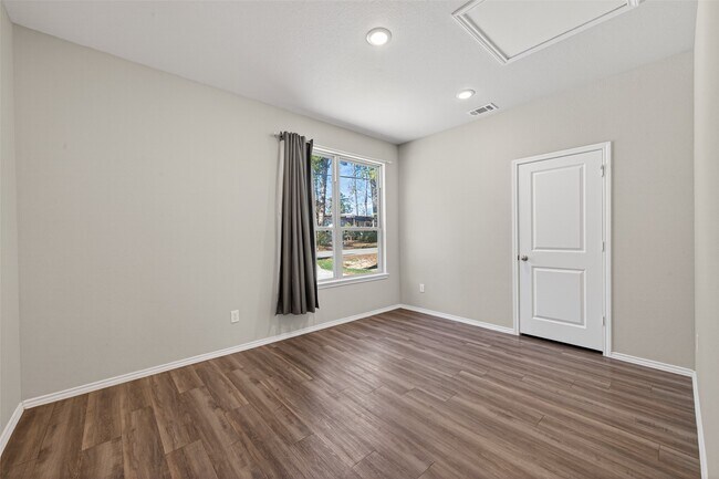 Building Photo - 12004 Canal St