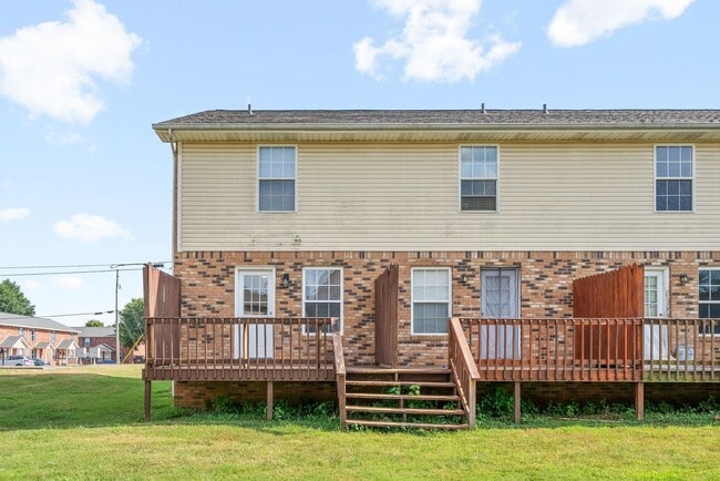 Building Photo - 2 Bedroom Pet Friendly Condo For Rent Near...