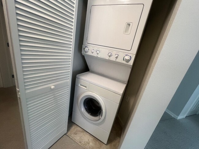 Building Photo - 800 N 8th St