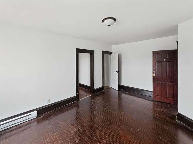 Building Photo - 521 N Lott Blvd