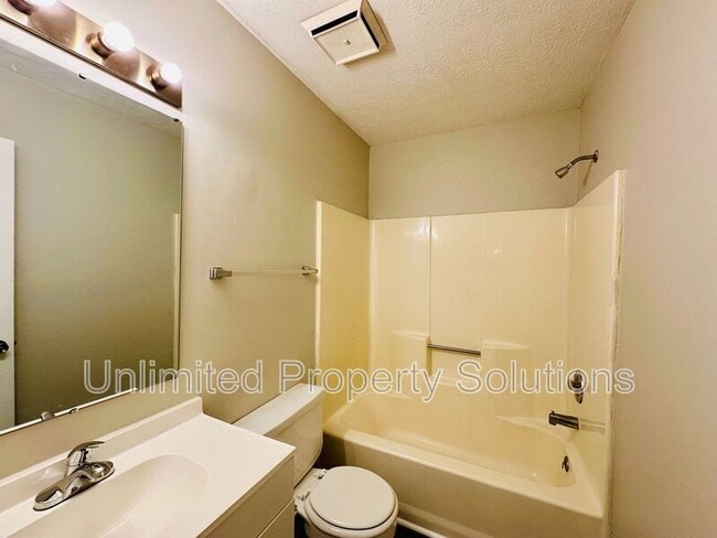 Building Photo - 215 Sunn Aire Ct