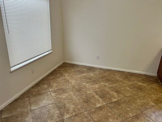 Building Photo - 5409 Tupper Ct