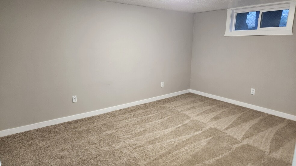 Building Photo - 920 W 600 N