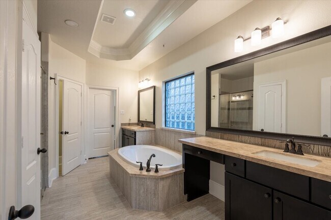 Building Photo - 2614 Orleans Way